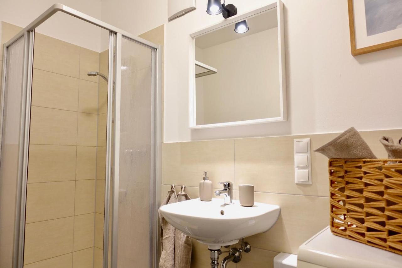 NEU - gemütliches und modernes Apartment mit Stellplatz Koblenz  Exterior foto